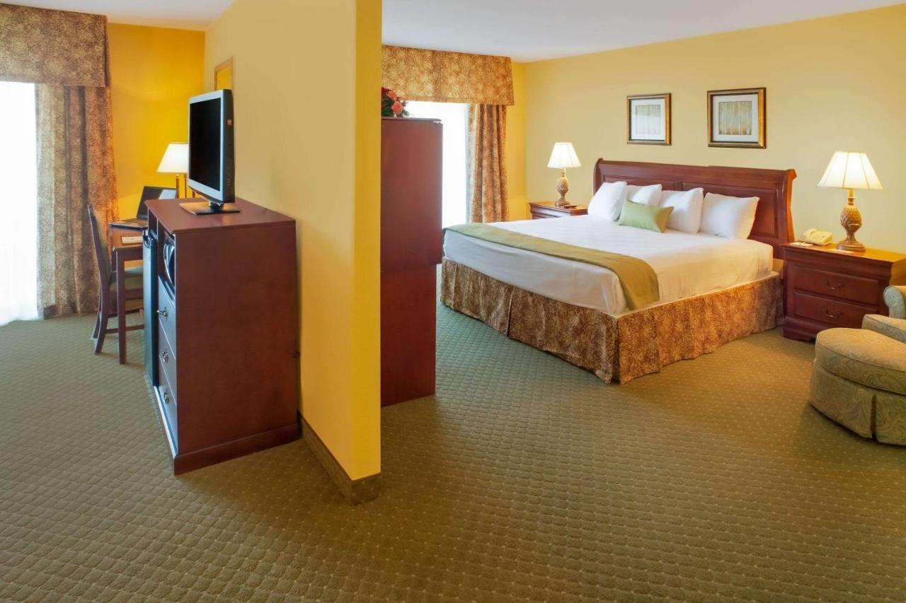 Clarion Hotel & Suites Convention Center Fredericksburg Eksteriør billede