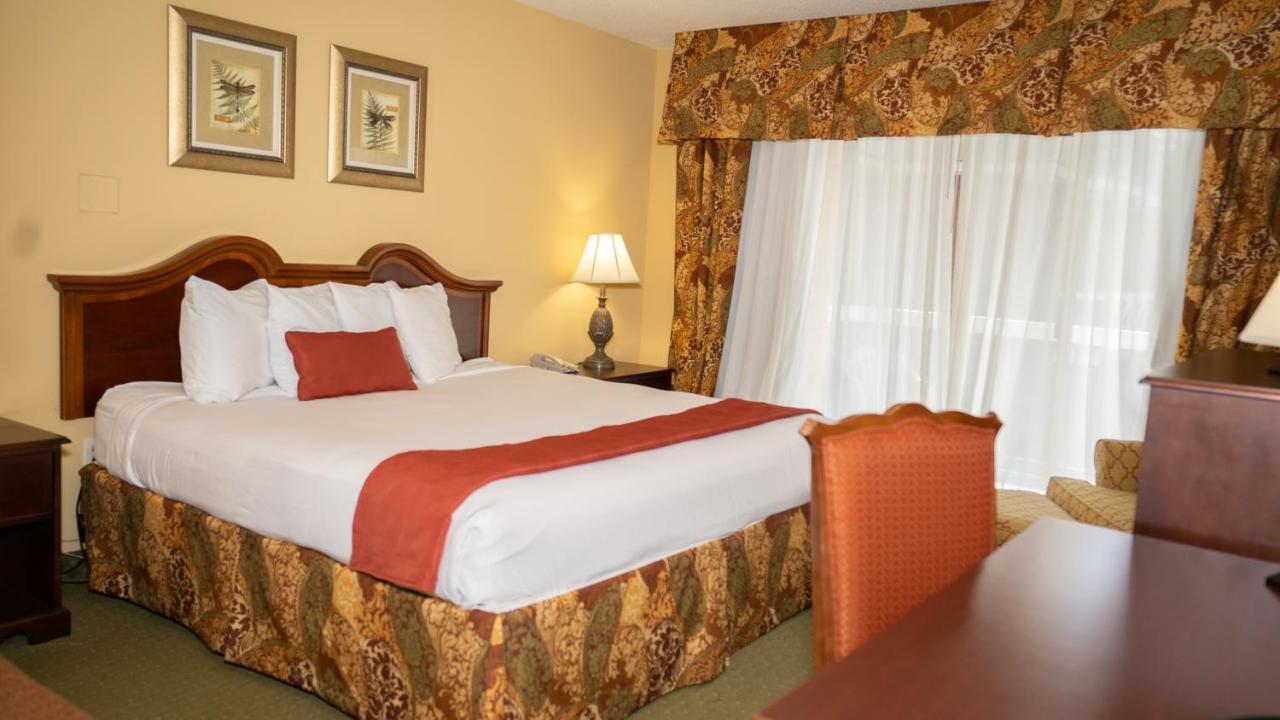 Clarion Hotel & Suites Convention Center Fredericksburg Eksteriør billede
